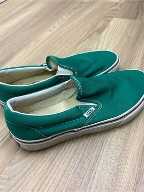 Vans Classic Slip-On Sneakers in Green size 7